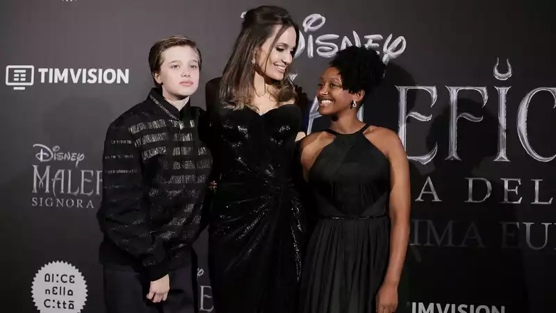 Angelina Jolie takes her two daughters to meet Ethiopia's first female president.