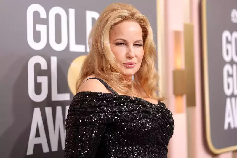 Jennifer Coolidge won a Golden Globe (and a Golden Globe)