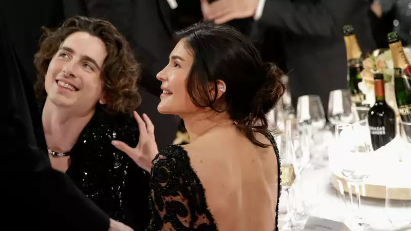 Kylie Jenner tells boyfriend Timothée Chalamet "I love you" at the Golden Globes, as caught on camera.