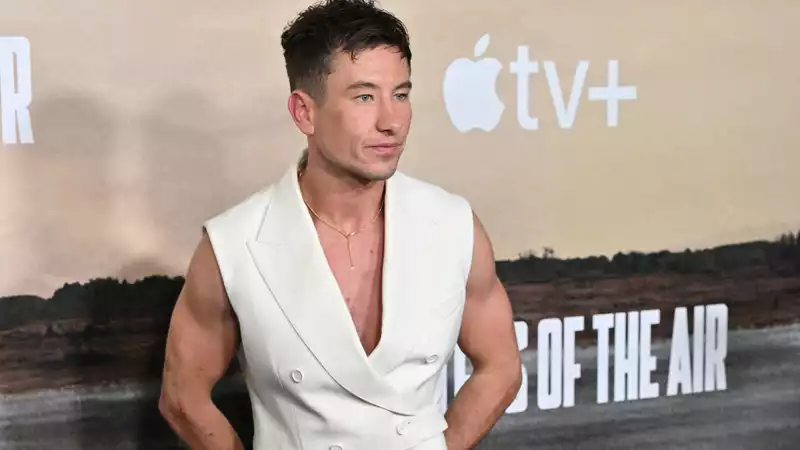 Barry Keoghan shows off his biceps at the L.A. premiere of "Masters of the Air" - oh yeah, and Dolce & Gabbana.