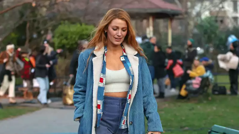 Blake Lively turns redhead for role in "It Ends with Us"