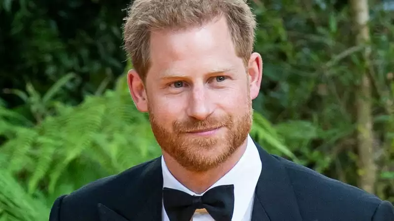 Prince Harry jokingly refers to iconic moment between Princess Diana and A-list actor as he accepts award in Beverly Hills