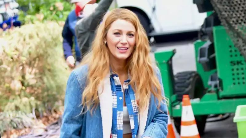 Blake Lively pokes fun at herself and her "balanced breakfast" on the set of her new movie.