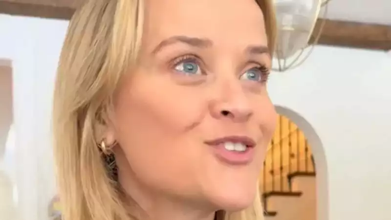 Reese Witherspoon won't back down from her decision to eat snow.